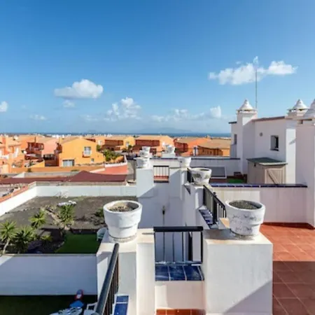 Ideal Remote Work, Relaxing, Pool And Surfing Holiday home Corralejo